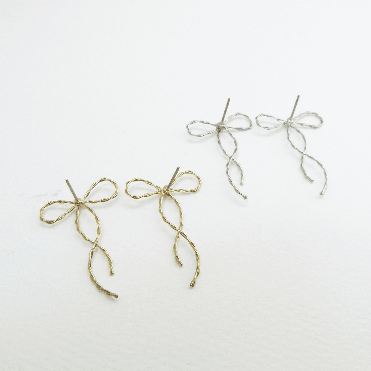【Luwe-3】耳元に、ほどけるようなリボン ワイヤーリボン イヤリング / ピアス 華奢 上品 大人可愛い | 16枚目